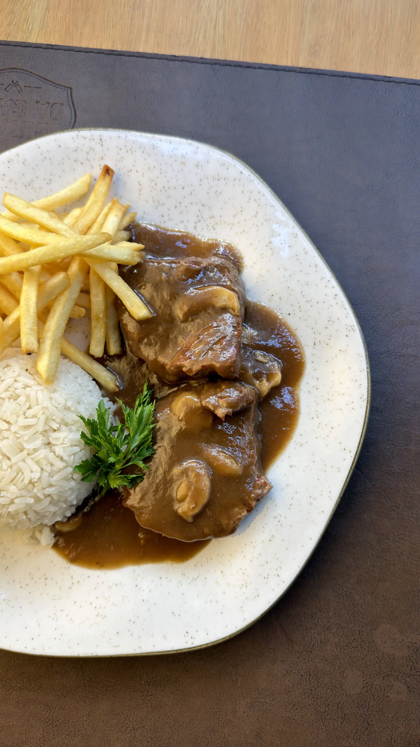 Escalope ao Molho Madeira